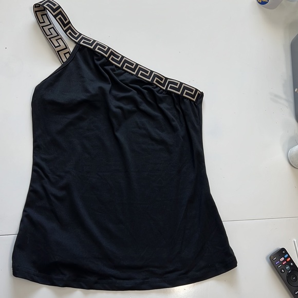 New Designer Inspired One Shoulder Black Knit Top Size L - Picture 4 of 9